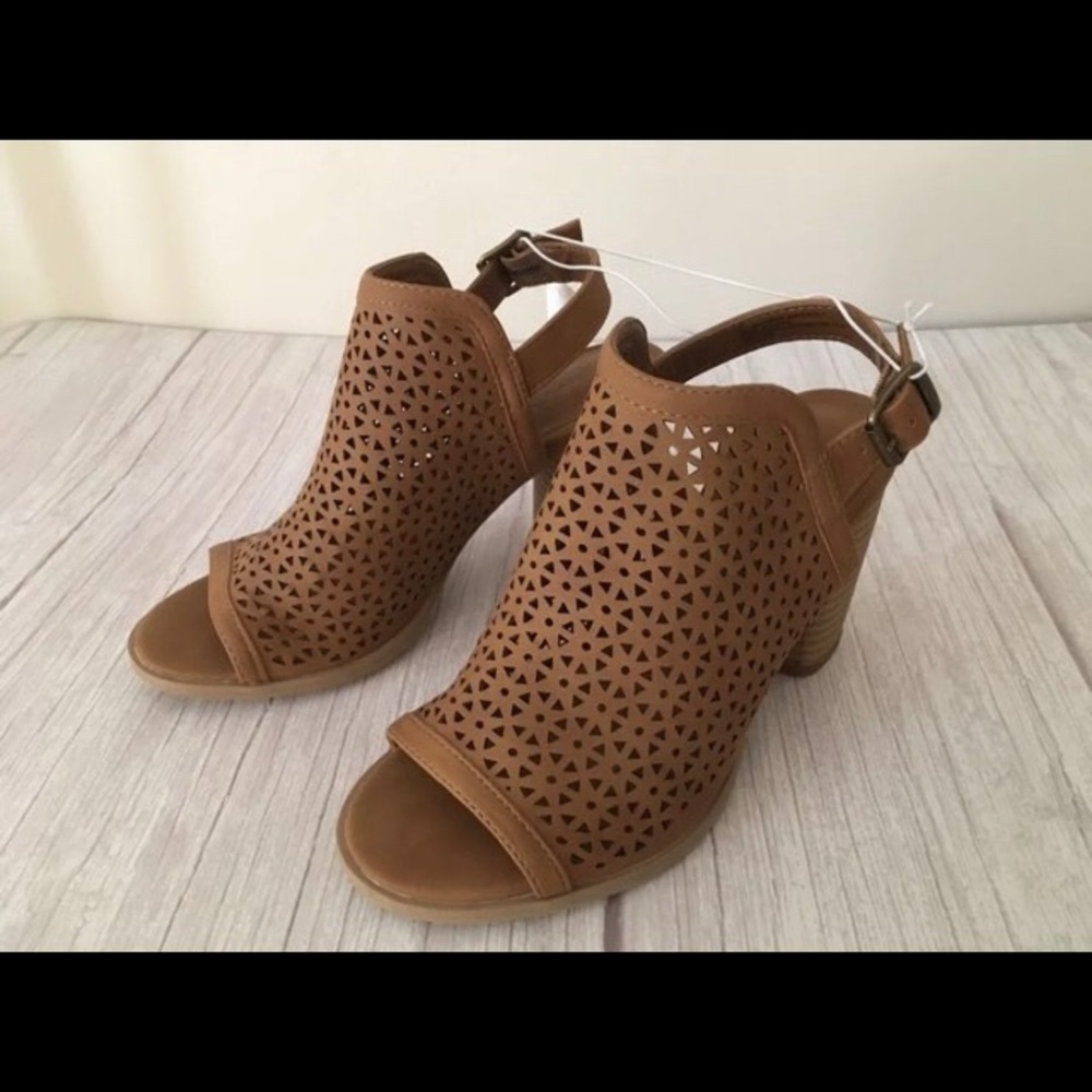 Laser Cut Heels - Picture 2 of 5